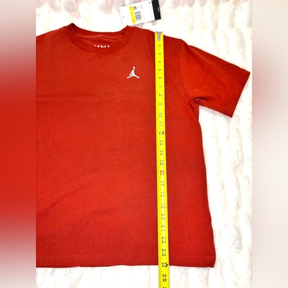 NWT Women’s Rust Colored Air Jordan Relaxed Fit Small Short Sleeve Crew Neck Tee - Picture 4 of 5